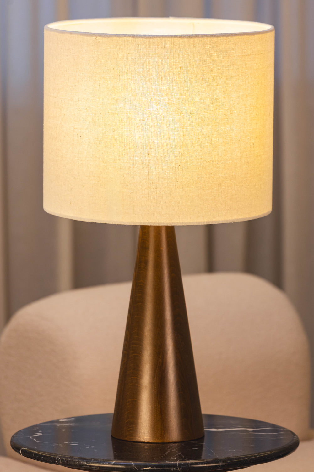 SOLNE Table Lamp in Romanian beech with a linen shade, view 3
