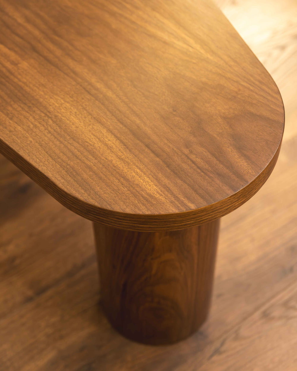 ORGANIC Coffee Table — free-form top on three turned cylindrical legs, view 3