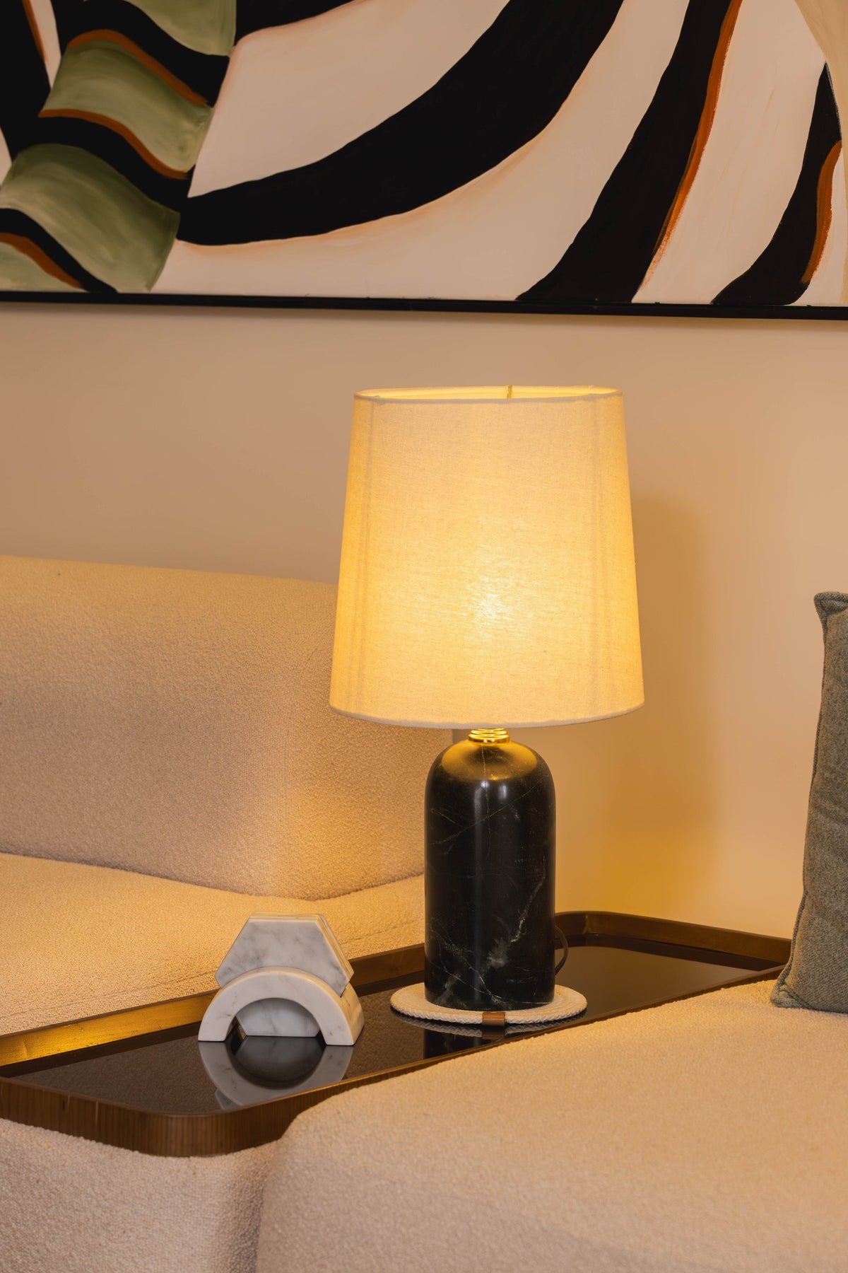 04-room | OBSEDIAN Table Lamp — on a sofa-side tray with the HEXAGON Coasters