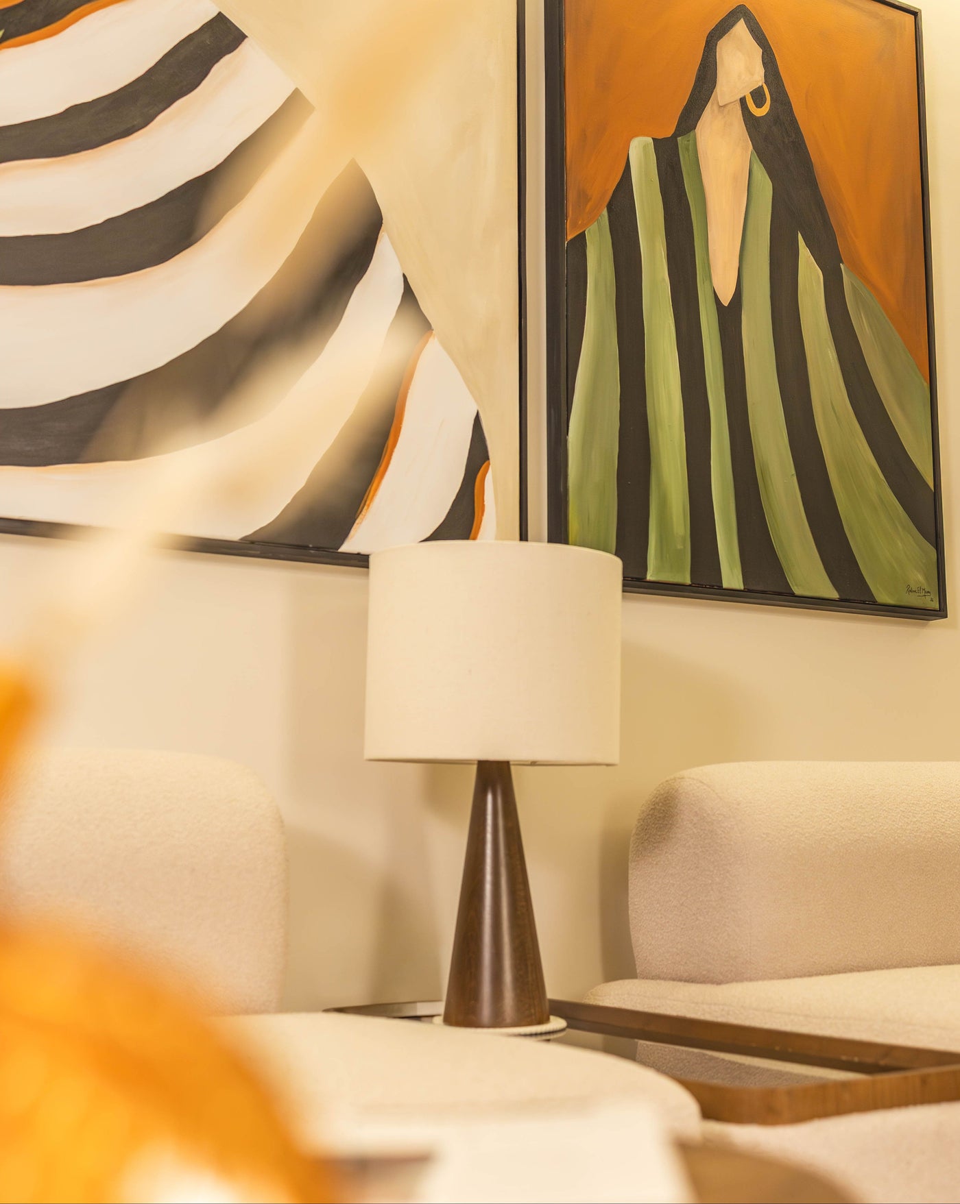 SOLNE Table Lamp in Romanian beech with a linen shade, view 2